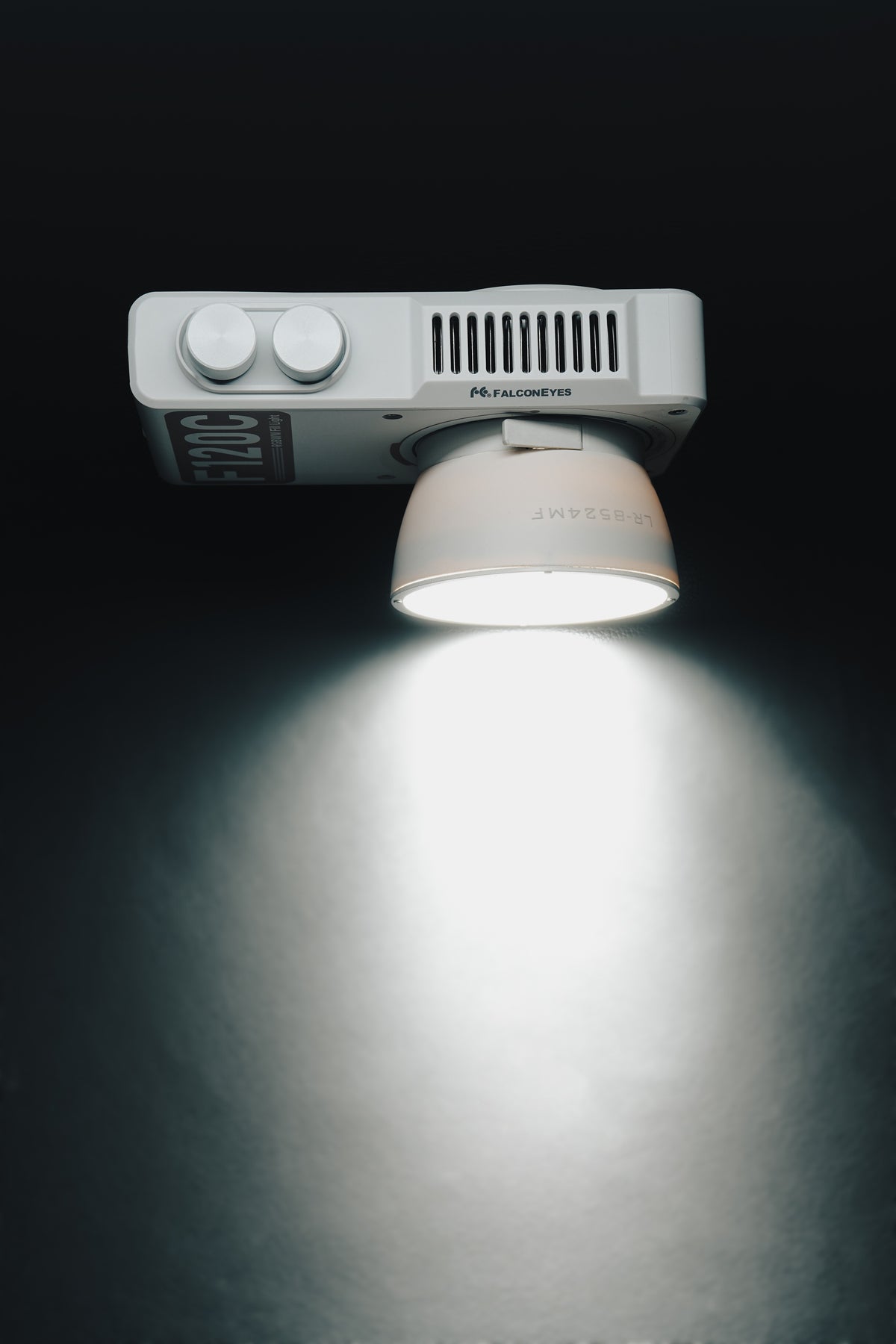 Falcon Eyes RGBWW COB Tasku LED-valo Sarja F120C — 8