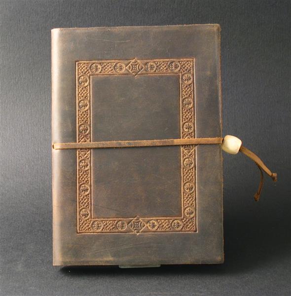 Calve's Leather Sketchbook - 21 x 14,5 cm - Lysebrun - Papir